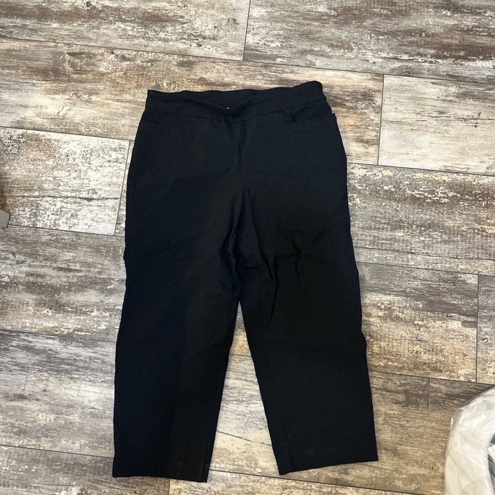 Time and Tru Classic Black Capris